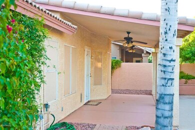 covered patio w/ceiling fans