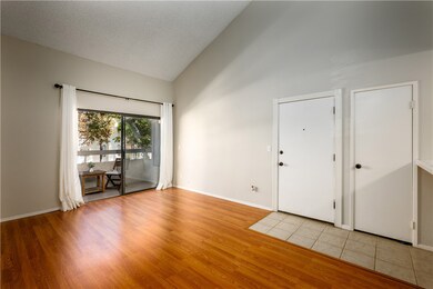25003 Peachland Ave unit 211, Newhall, CA 91321 - photo 6