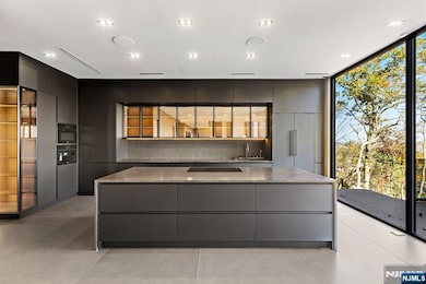 8 Flintlock Ct, Totowa, NJ 07512 - photo 5