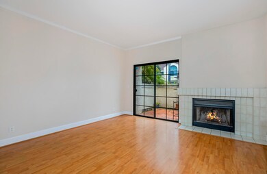 Spacious Living Room w Fireplace