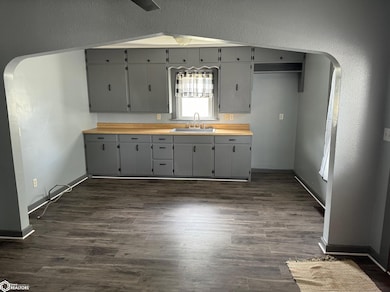 517 7th St, Whittemore, IA 50598 - photo 2