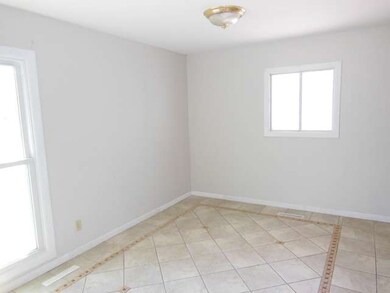 608 Topeka Dr, Carpentersville, IL 60110 - photo 4