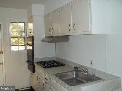 306 Morton Ave, Folsom, PA 19033 - photo 6