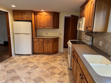 213 W Edwards St, Endicott, NY 13760 - photo 6