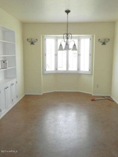 Dining Area w/Built-in