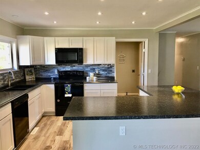 711 N Division St, Cleveland, OK 74020 - photo 4