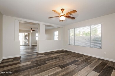 001-photo-living-room-6672067