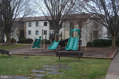 605 Center St unit 102, Herndon, VA 20170 - photo 2