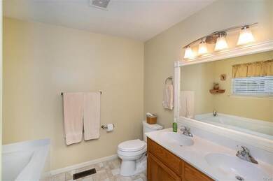 7186 Scenic View Dr, Macungie, PA 18062 - photo 4