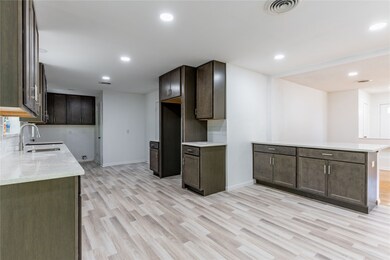 1717 Crescent St, Denton, TX 76201 - photo 5