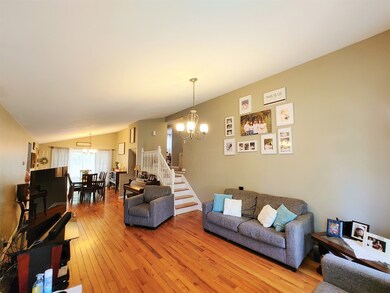 1429 Kings Rd, Carpentersville, IL 60110 - photo 3