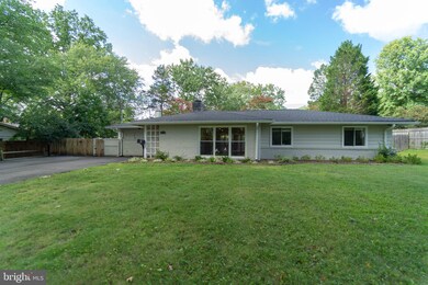 6714 Valley Brook Dr, Falls Church, VA 22042 - photo 5