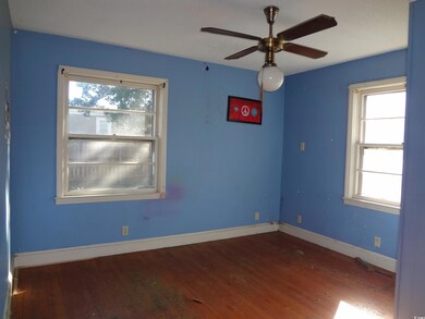 105 E Cherry St, Andrews, SC 29510 - photo 4