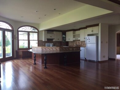 Family Room to kitchen