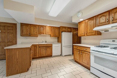 130 E Thompson Dr, Wheaton, IL 60189 - photo 6