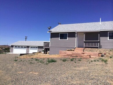 Front of Home w Garage