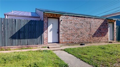 725 Peppertree Dr unit 30, Bryan, TX 77801 - photo 2