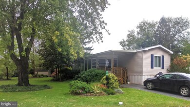 210 Holly Dr, Mount Wolf, PA 17347 - photo 2