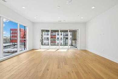 4-web-or-mls-Dickenson St 303-004