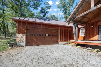 Beautiful wood grain texture appearance aligns with rustic features