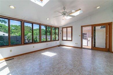 90 Grassy Plain Rd, Riverside, RI 02915 - photo 5