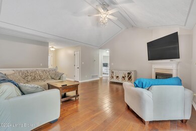 7004 Catalpa Springs Dr, Louisville, KY 40228 - photo 7