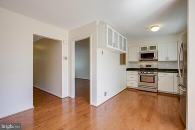 3057 Hickory Grove Ct, Fairfax, VA 22031 - photo 7