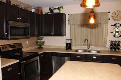 Big Island w/Pendant Lights
