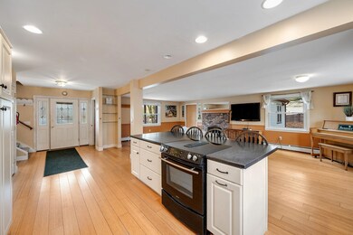 16 Lakewood Pkwy, Burlington, VT 05408 - photo 7