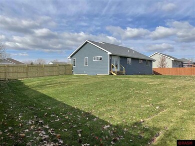 425 Woodhaven Ln, Mankato, MN 56001 - photo 6