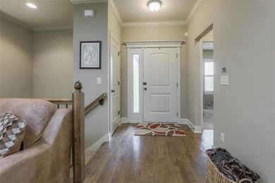 1911 Creekview Ln, Raymore, MO 64083 - photo 2