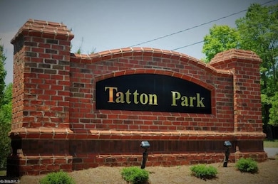 4762 Tatton Park Cir unit 3D, Winston Salem, NC 27103 - photo 3