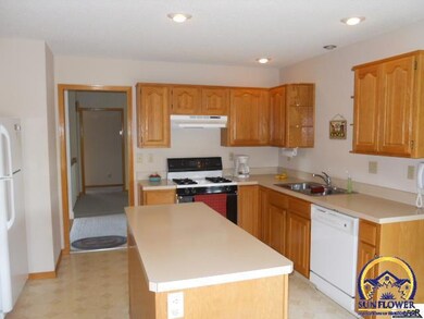 2208 SW Kingsrow Rd, Topeka, KS 66614 - photo 4