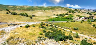 Overview of rural landscape featuring a mountain backdrop