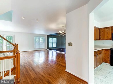 11935 Thurloe Dr, Lutherville Timonium, MD 21093 - photo 4