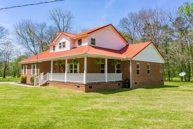 You're going to LOVE the size of this yard perfect for all your sports/hobby/entertaining enjoyment!