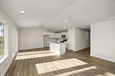 4311 Grover Woods Ln, Des Moines, IA 50317 - photo 5