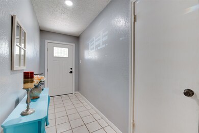 621 N Fairview Cir, Alvin, TX 77511 - photo 3