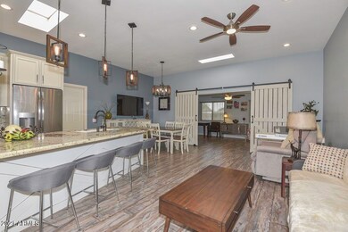 10217 W Highwood Ln, Sun City, AZ 85373 - photo 6