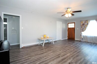 711 Peoria St, Lincoln, IL 62656 - photo 4