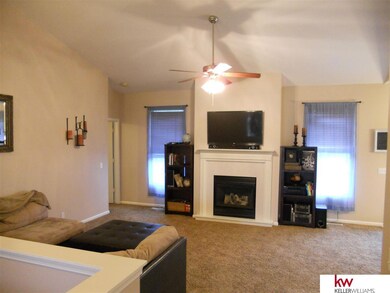 2111 Lakewood Dr, Papillion, NE 68046 - photo 3