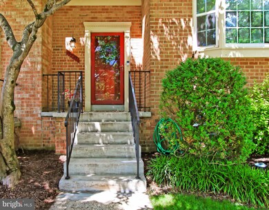 7727 Shootingstar Dr, Springfield, VA 22152 - photo 3