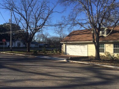 322 W Park St, Fredericksburg, TX 78624 - photo 5