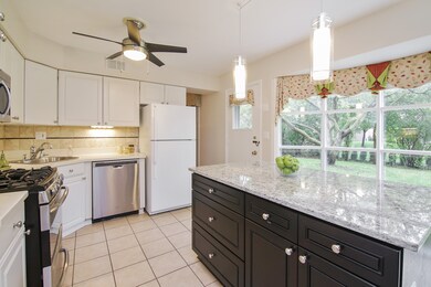 2227 Strawberry Ln, Glenview, IL 60026 - photo 4