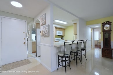 Chestnut Hill at Essex Park unit 3E, Staten Island, NY 10314 - photo 3