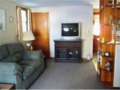 95 Walnut St, Oxford, MA 01540 - photo 4