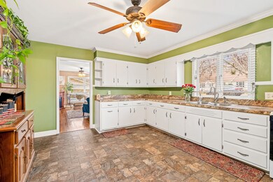 501 W 8th St, Siler City, NC 27344 - photo 7