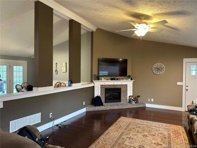 934 Suellen Ln, Corydon, IN 47112 - photo 3