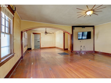 1107 E 9th St, the Dalles, OR 97058 - photo 4