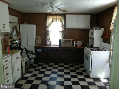 324 S Mont Valla Ave, Hagerstown, MD 21740 - photo 5